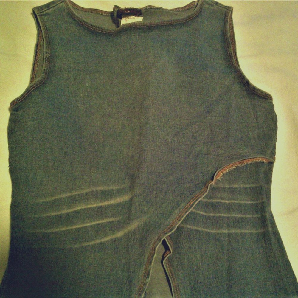 .”SASSY” Women’s vintage two-piece JEAN SKIRT SET with slit, size large